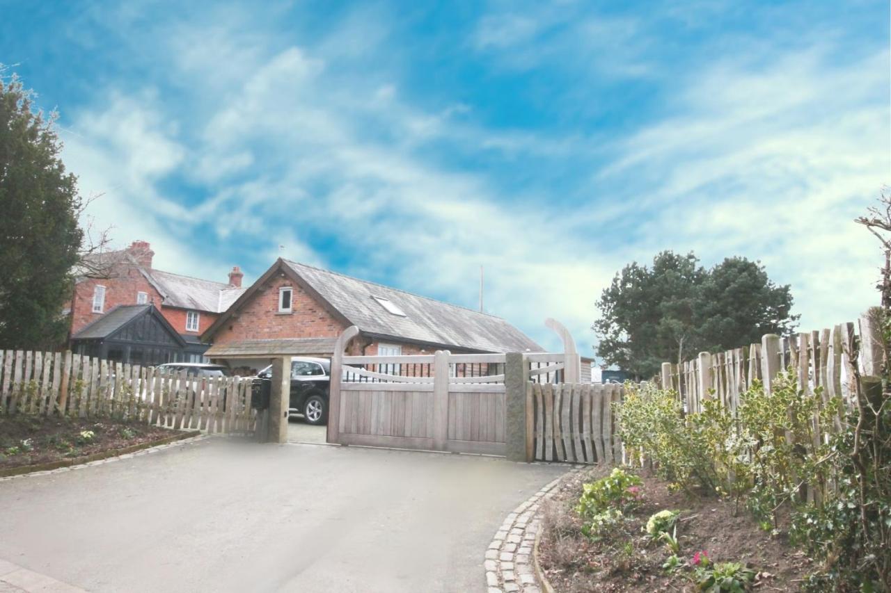 The Hayloft - Cheshire Villa Crewe Bagian luar foto