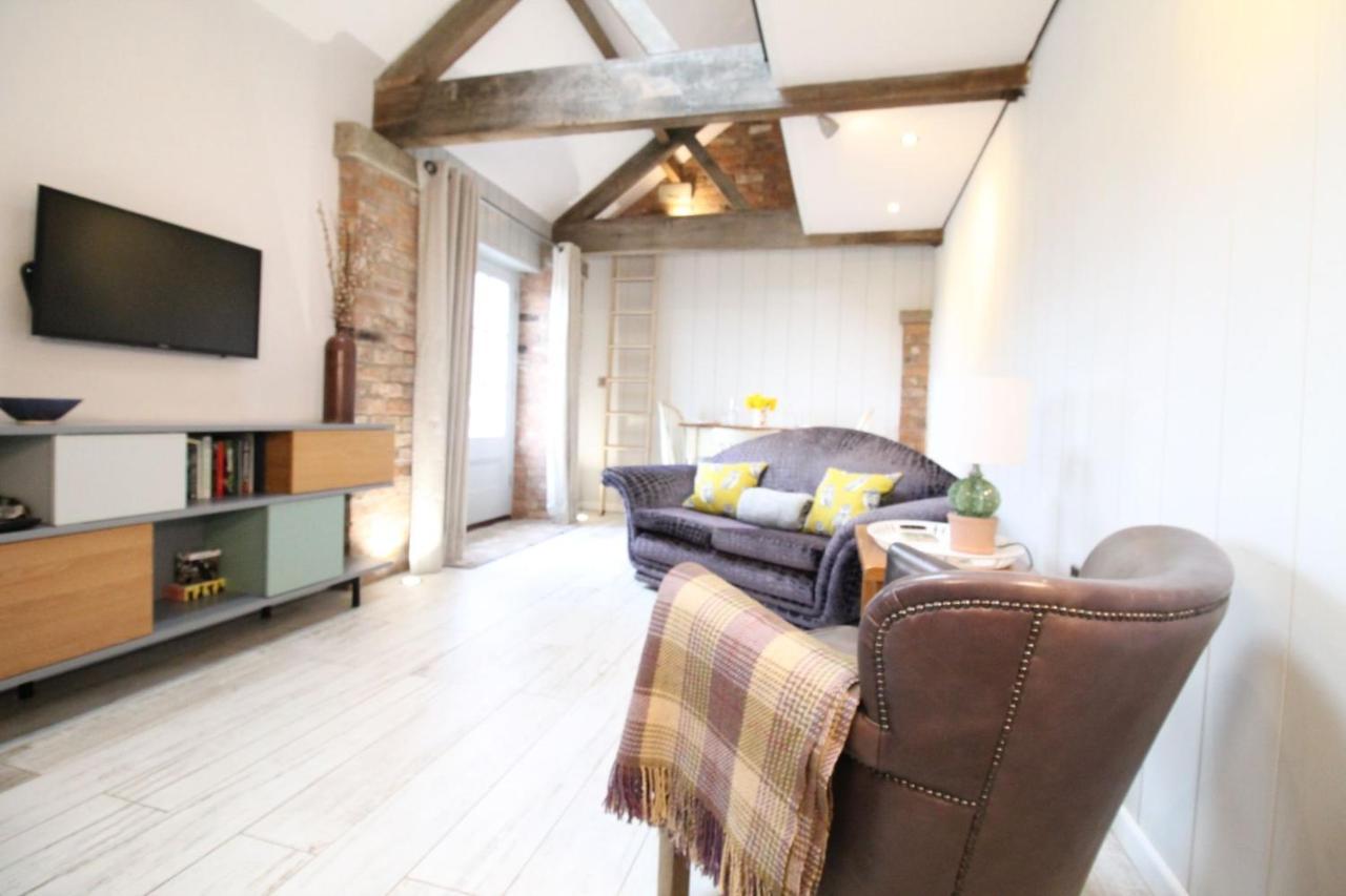 The Hayloft - Cheshire Villa Crewe Bagian luar foto