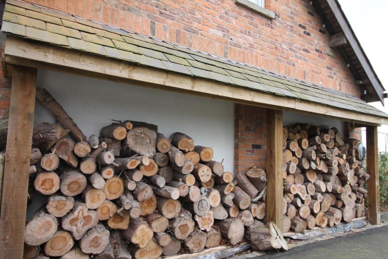 The Hayloft - Cheshire Villa Crewe Bagian luar foto