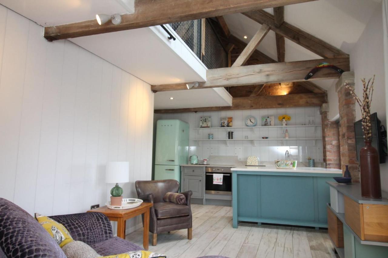 The Hayloft - Cheshire Villa Crewe Bagian luar foto
