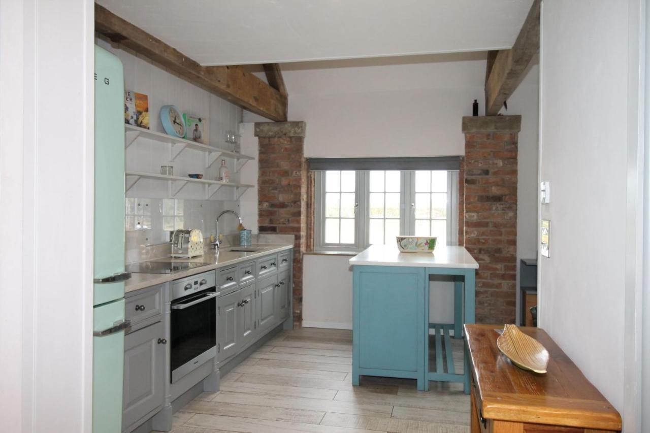 The Hayloft - Cheshire Villa Crewe Bagian luar foto