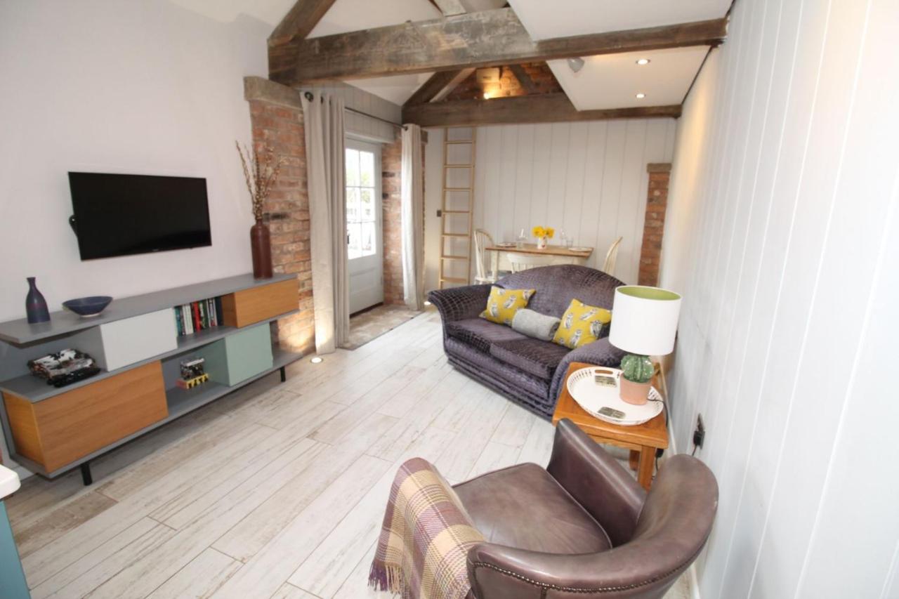The Hayloft - Cheshire Villa Crewe Bagian luar foto