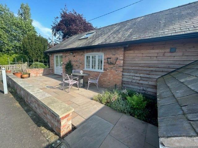The Hayloft - Cheshire Villa Crewe Bagian luar foto