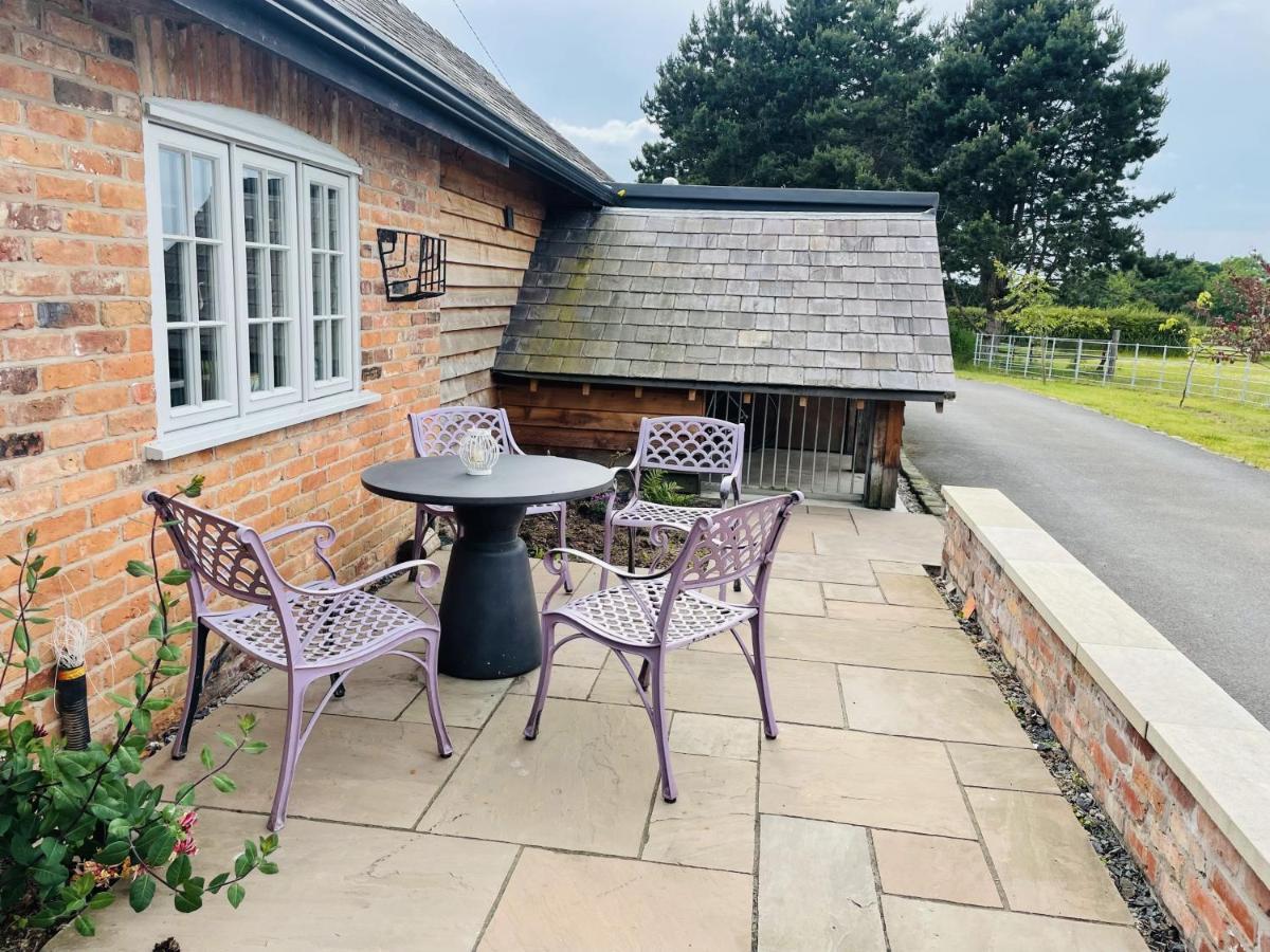 The Hayloft - Cheshire Villa Crewe Bagian luar foto