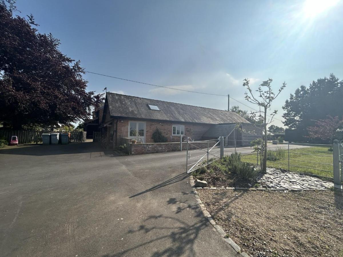The Hayloft - Cheshire Villa Crewe Bagian luar foto