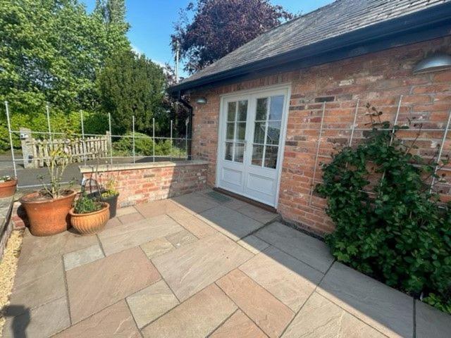 The Hayloft - Cheshire Villa Crewe Bagian luar foto